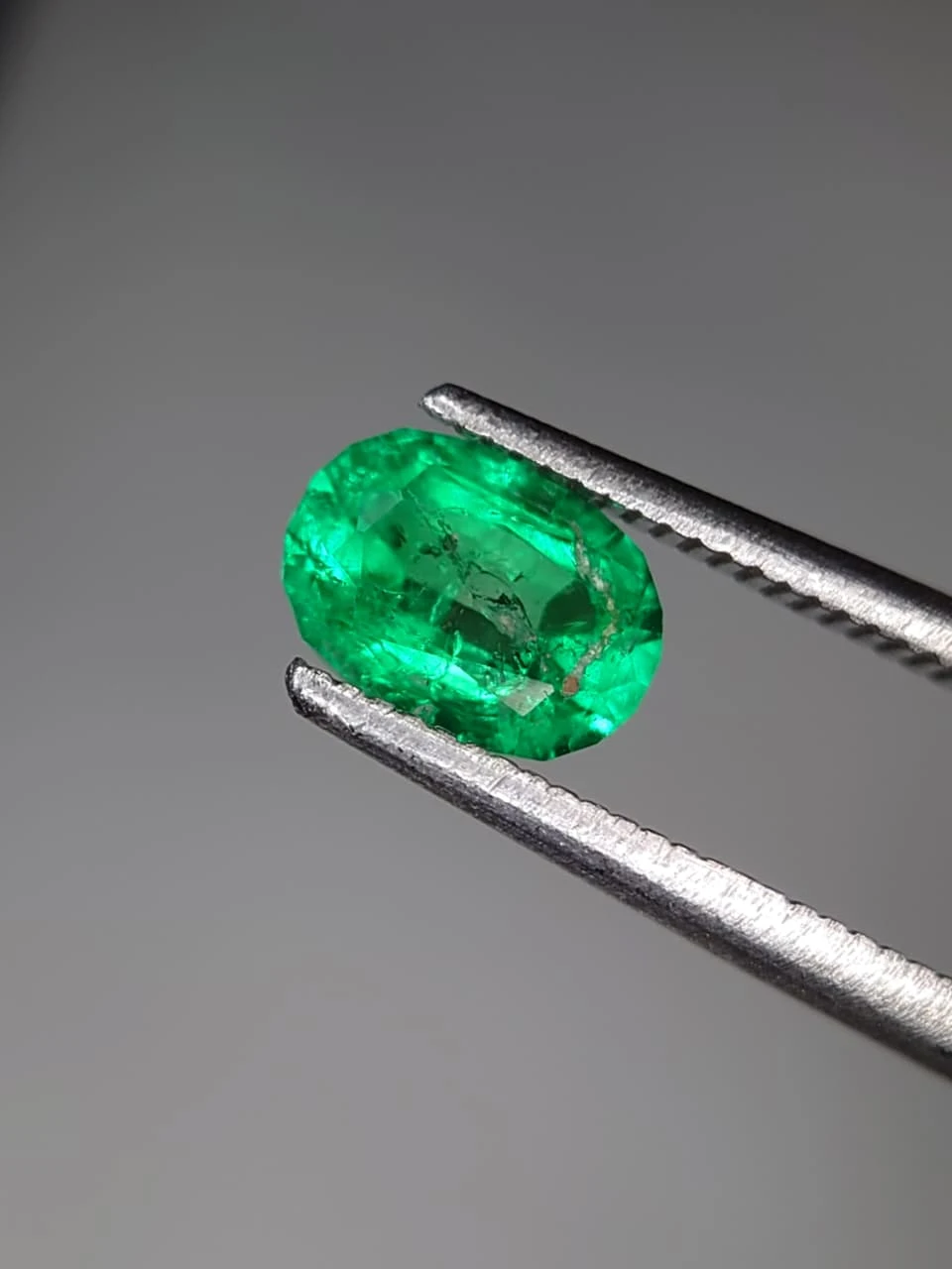 0.8ct Oval Faceted Panjsher Emerald from Afghanistan — view 2